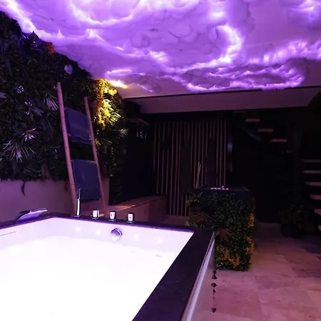 Cine Jungle Duplex Balneo *