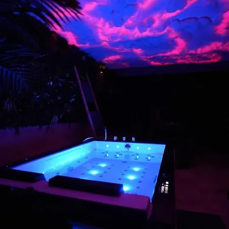 Cine Jungle Duplex Balneo * Roanne